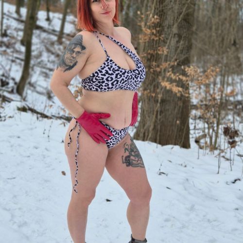 Galeriebild 3 von Ella Bizarr