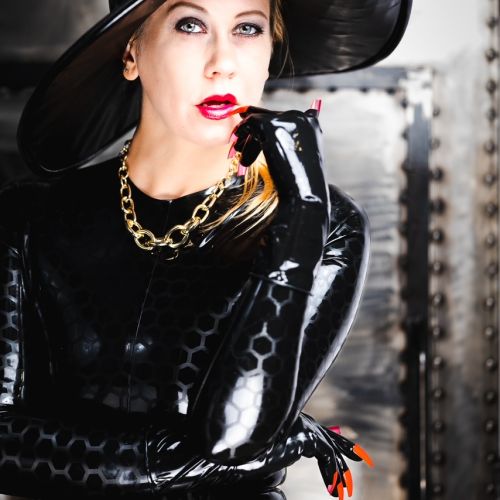 Galeriebild 11 von Lady Cora Champaign